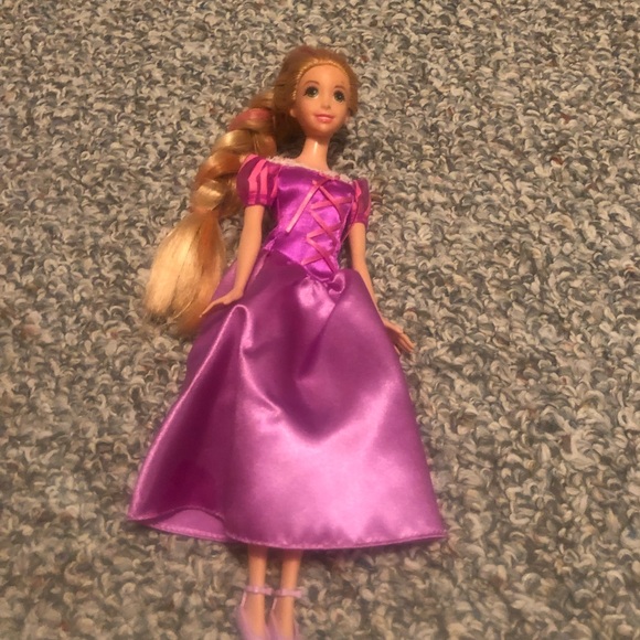 8 Original Disney Barbies from Disney Store - Picture 3 of 8